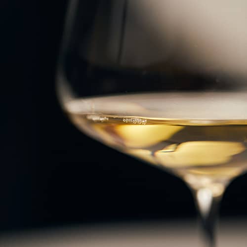Verre de vin blanc de la maison Despagne